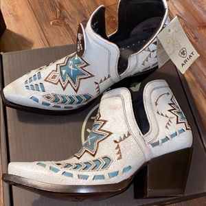 *NEW* Ariat Dixon Aztec Booties